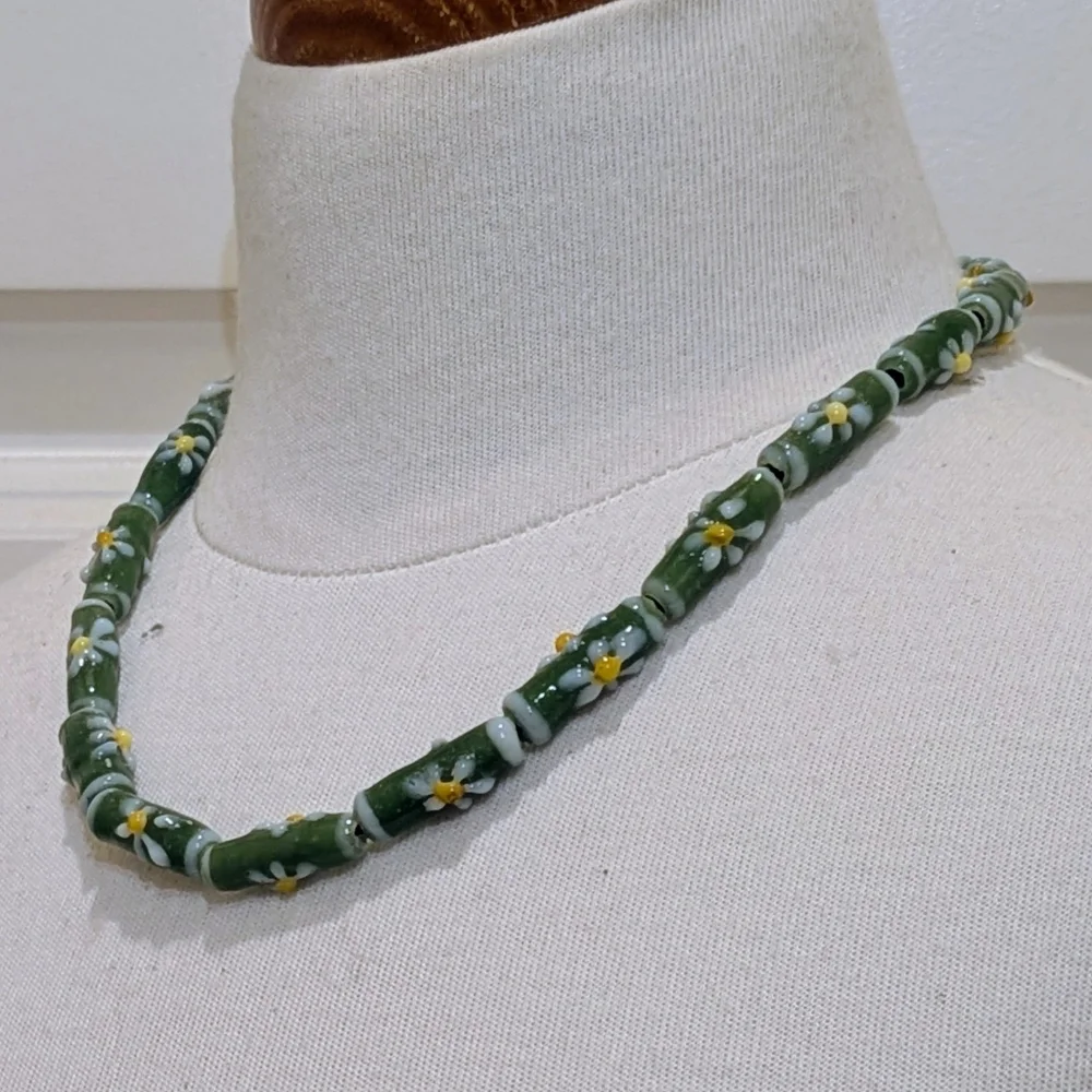 NWOT Beckwoman 18" Hand Blown Floral Glass Bead Stretch Necklace - Picture 3 of 7